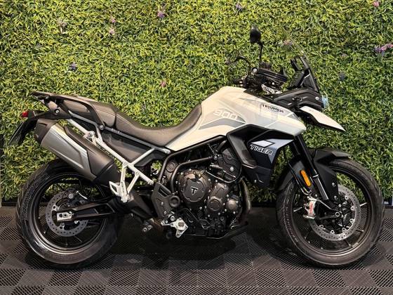 TRIUMPH TIGER 900 GT TRIUMPH TIGER 900 GT